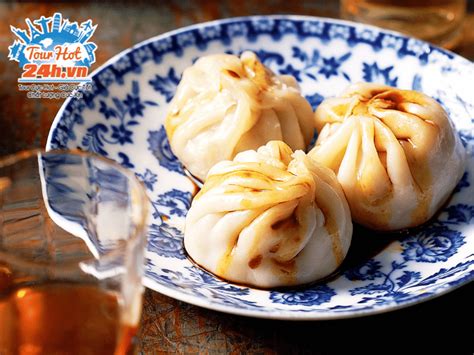  Bánh Bao Rượu - Liệu Bạn Có Sẵn Sàng Thưởng Thức Vị Ngọt Mát Của Bột Bánh Gối Trên Miếng Thịt Hấp Lôi Cuốn?