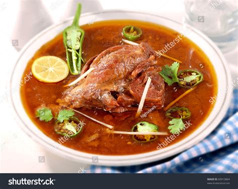  Nihari: Một món ăn đậm đà từ những miếng thịt bò mềm mại và một thứ nước xốt kỳ diệu!