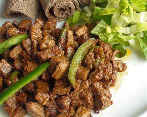  Tibs!  A Fiery Ethiopian Symphony of Spiced Meats and Tangy Injera